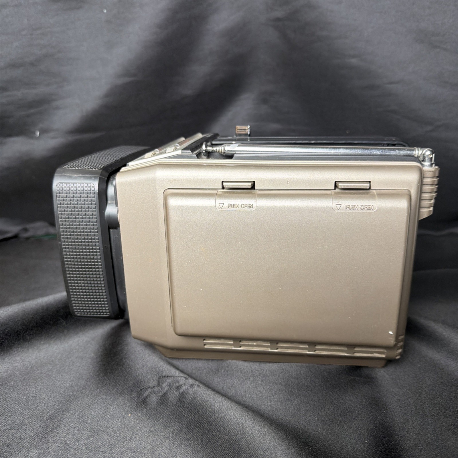 Vintage Quasar 5” Portable Black & White TV AM FM Radio XP1454SJ Tested w Box