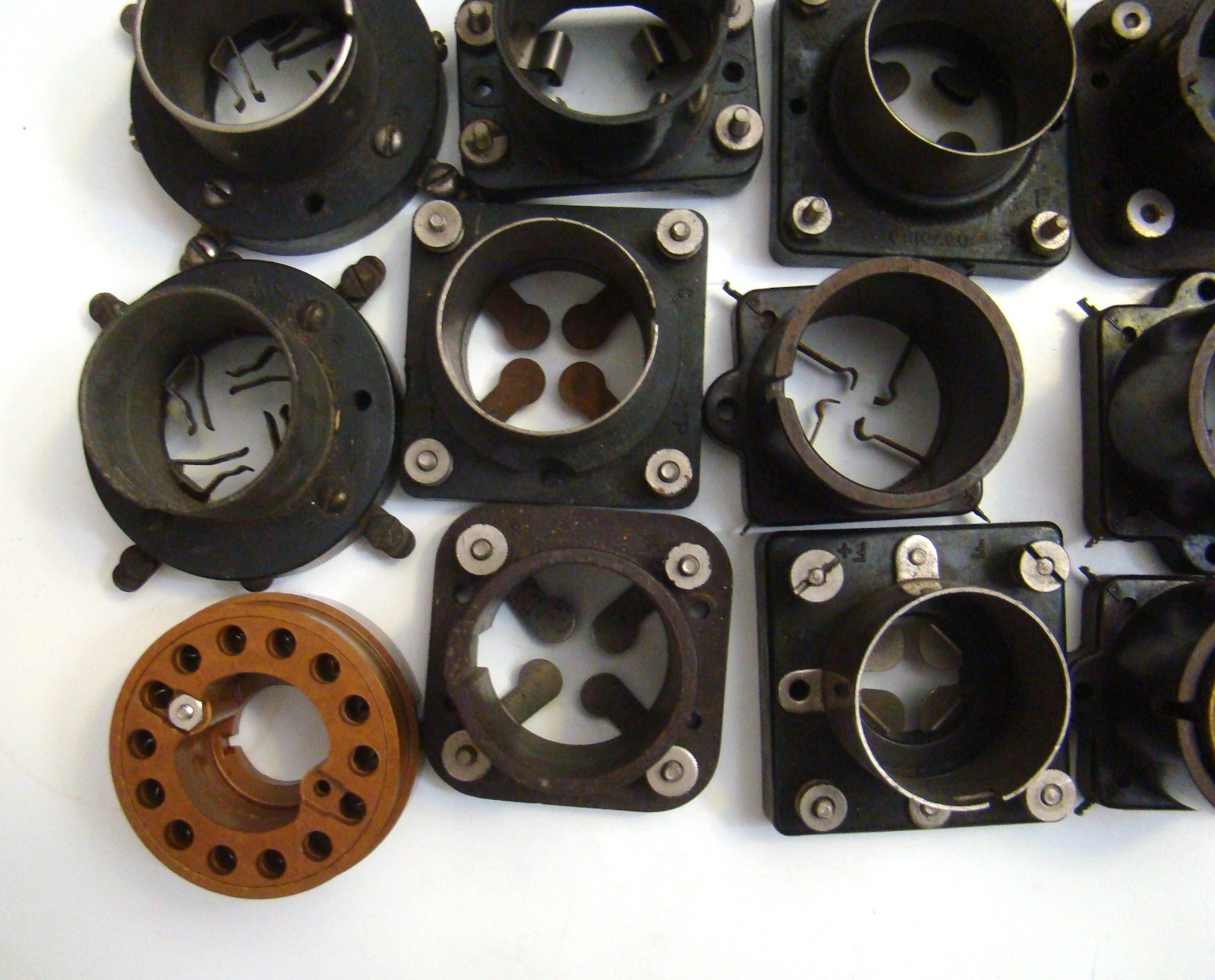33 Vintage 4 5 And 6-pin + Radio audio amplifier TV Vacuum Tube Sockets lot