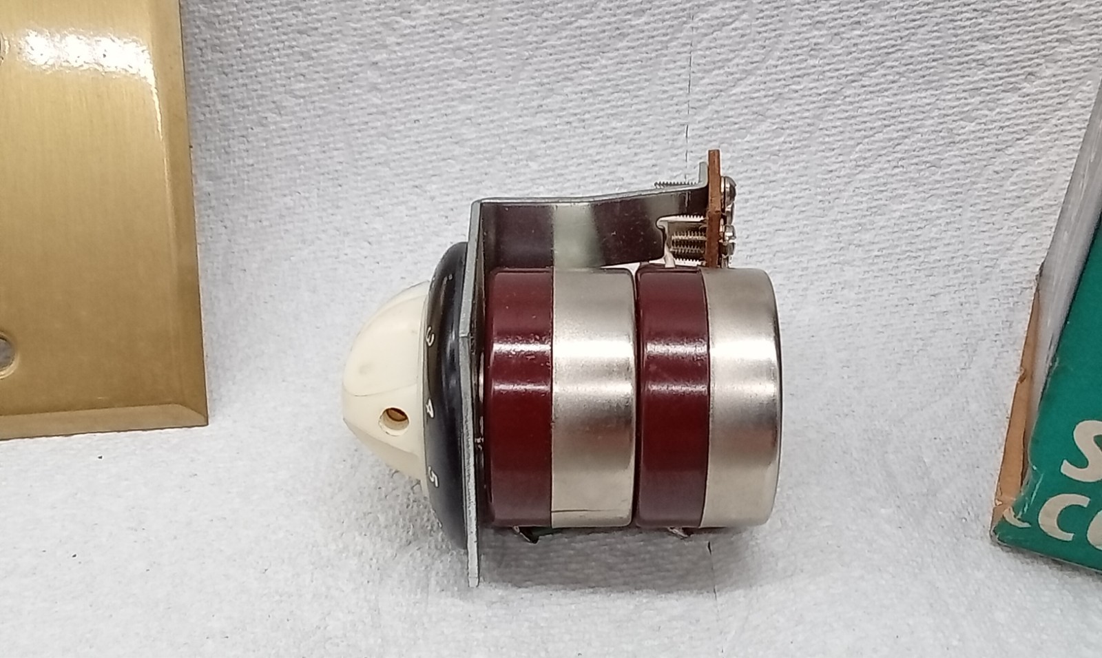 Audiotex 30-372 / DUO SPEAKER VOLUME CONTROL 8 OHM “”L”” PAD STEREO
