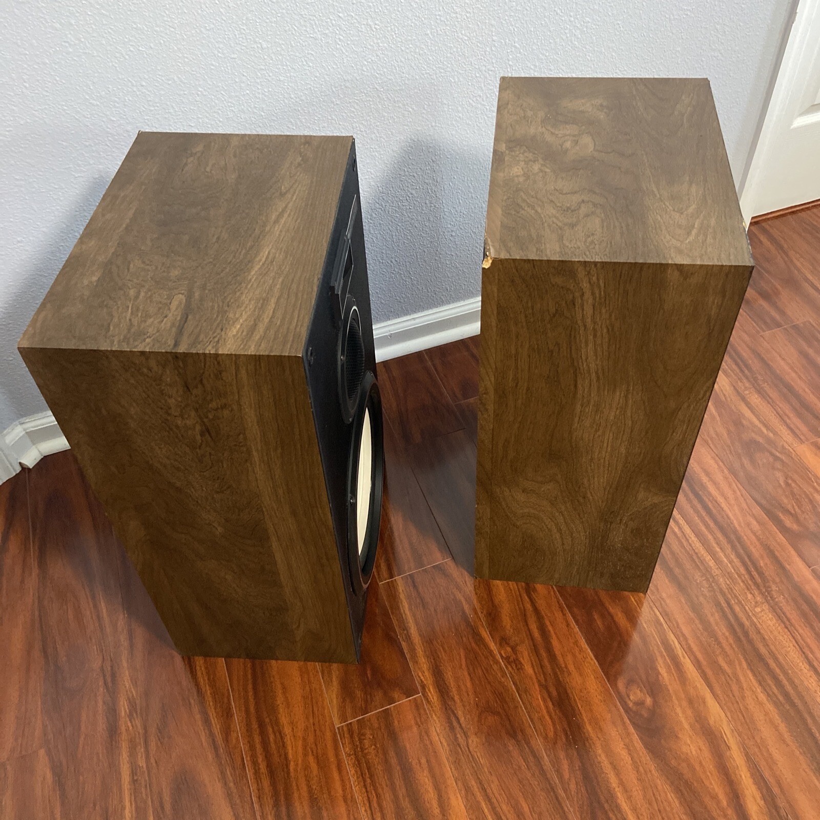 VERIT L -12 R . 3 WAY HIGH FIDELITY SPEAKERS SYTEM 12″ WOOFER