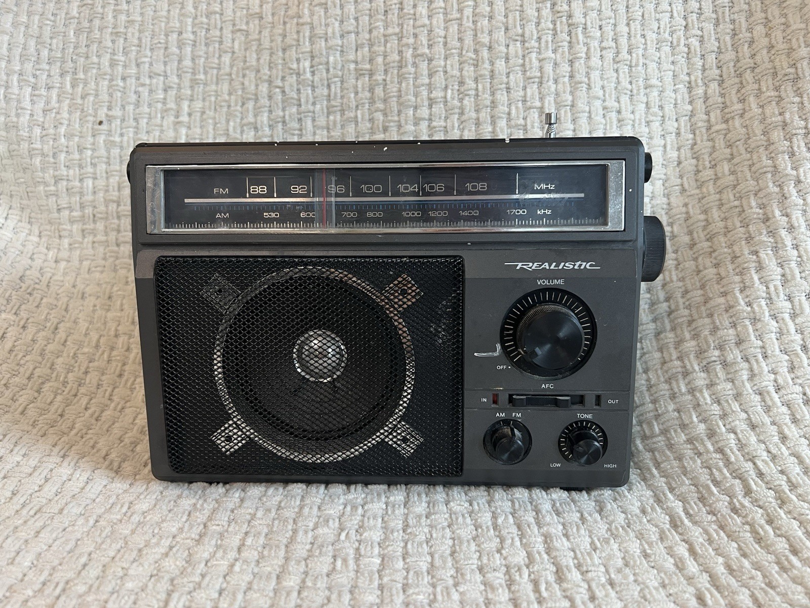 Realistic Radio Shack 12-625A FM AM Portable AC DC Radio TESTED Retro Vintage