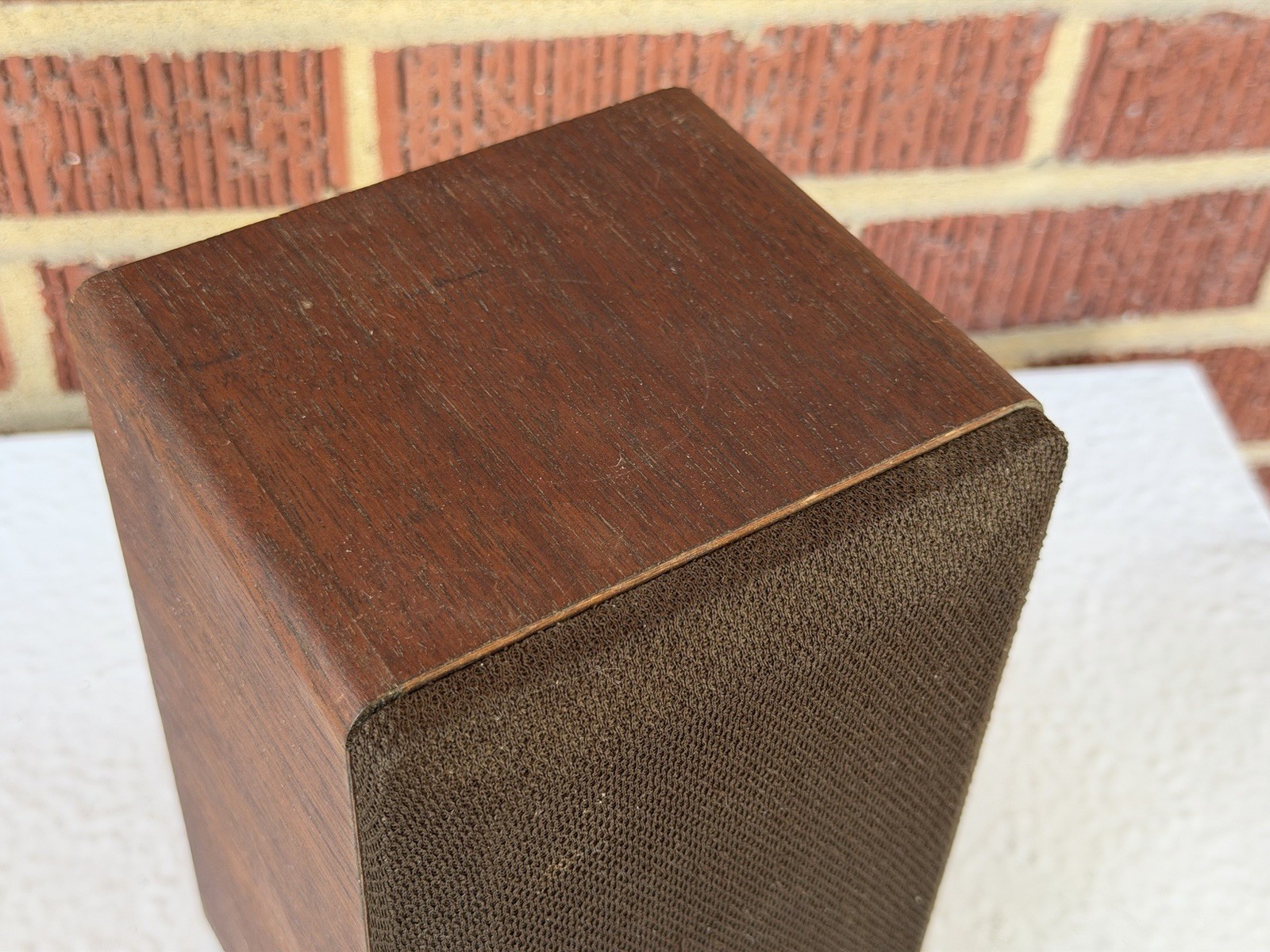 SINGLE Vintage Realistic Minimus-7W Walnut Speaker (40 Watt @ 8Ohms) 40-2039B