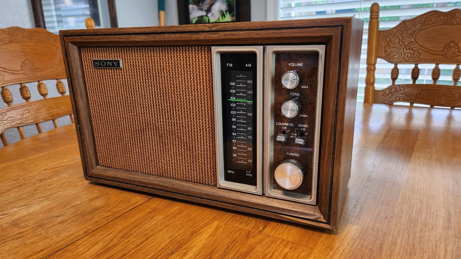 Vintage SONY TFM 9450W 11 Transistors 2 Band Radio Powers On – READ DESCRIPTION
