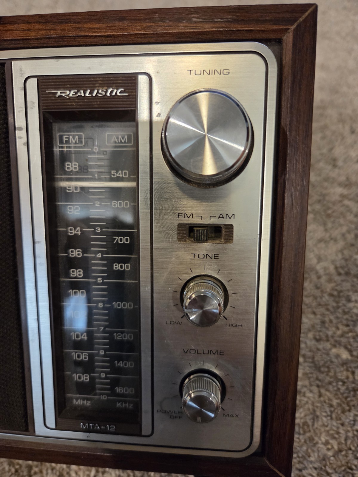 Vintage Realistic MTA-12 AM FM Radio Woodgrain Walnut MODEL 12-693 Tested Issues