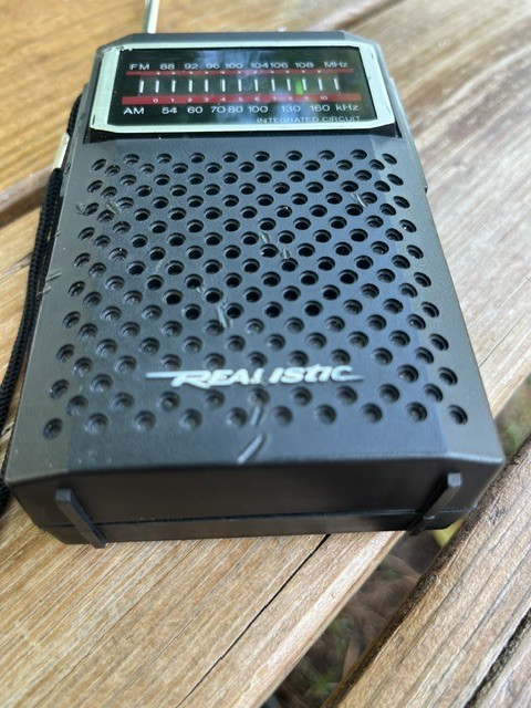 Vintage Radio Shack Model 12-634 Handheld Realistic AM/FM Radio