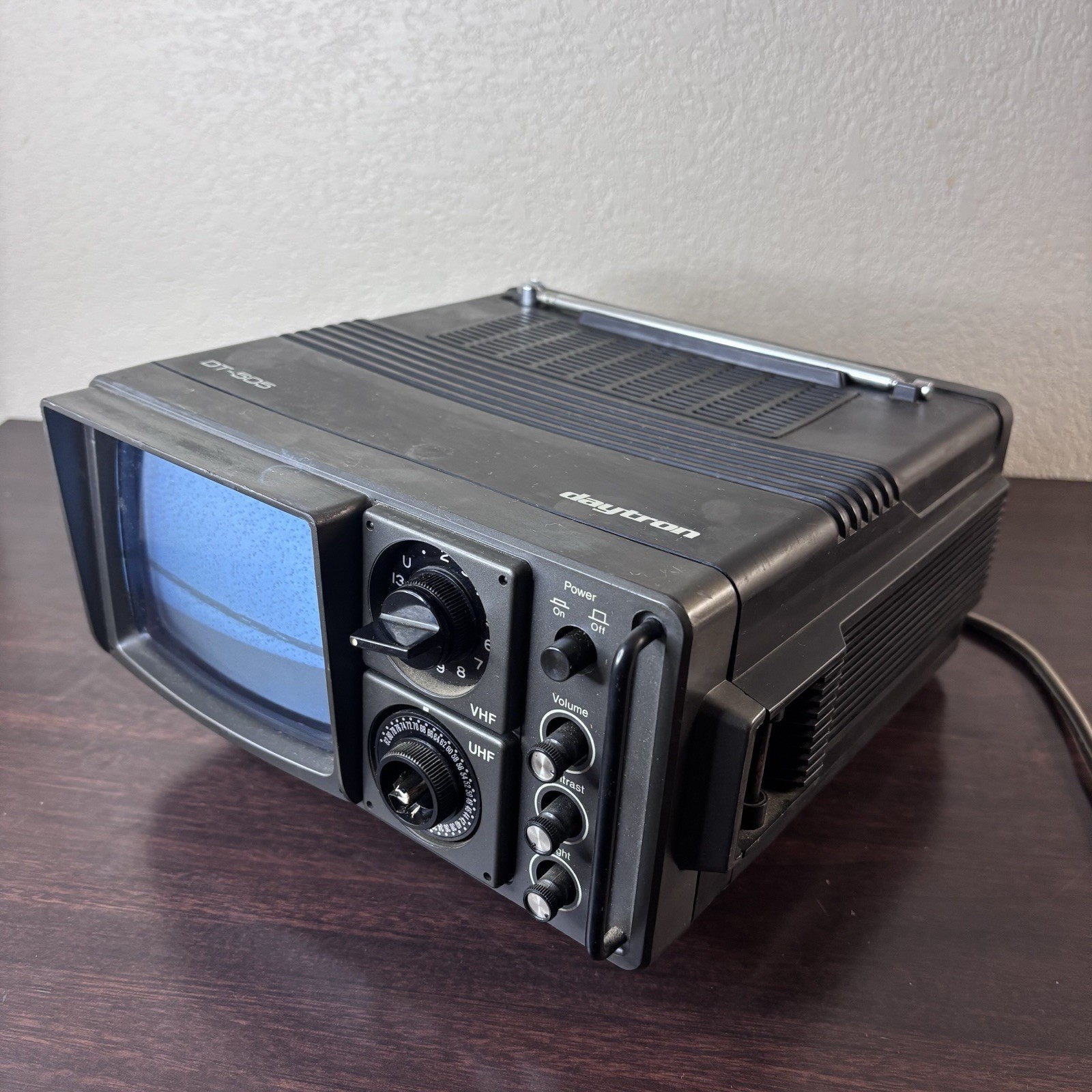 Vintage 1983 Daytron DT-505 B&W TV VHF UHF – Tested & Working