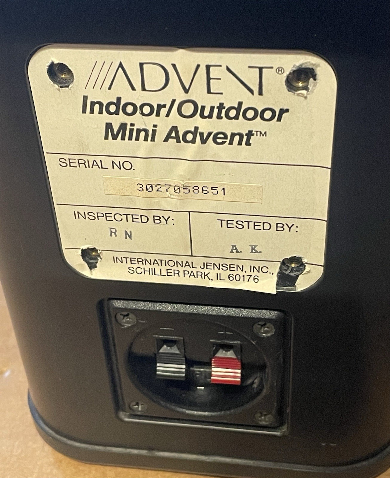 PAIR OF VINTAGE ADVENT MINI INDOOR/OUTDOOR SPEAKERS BLACK