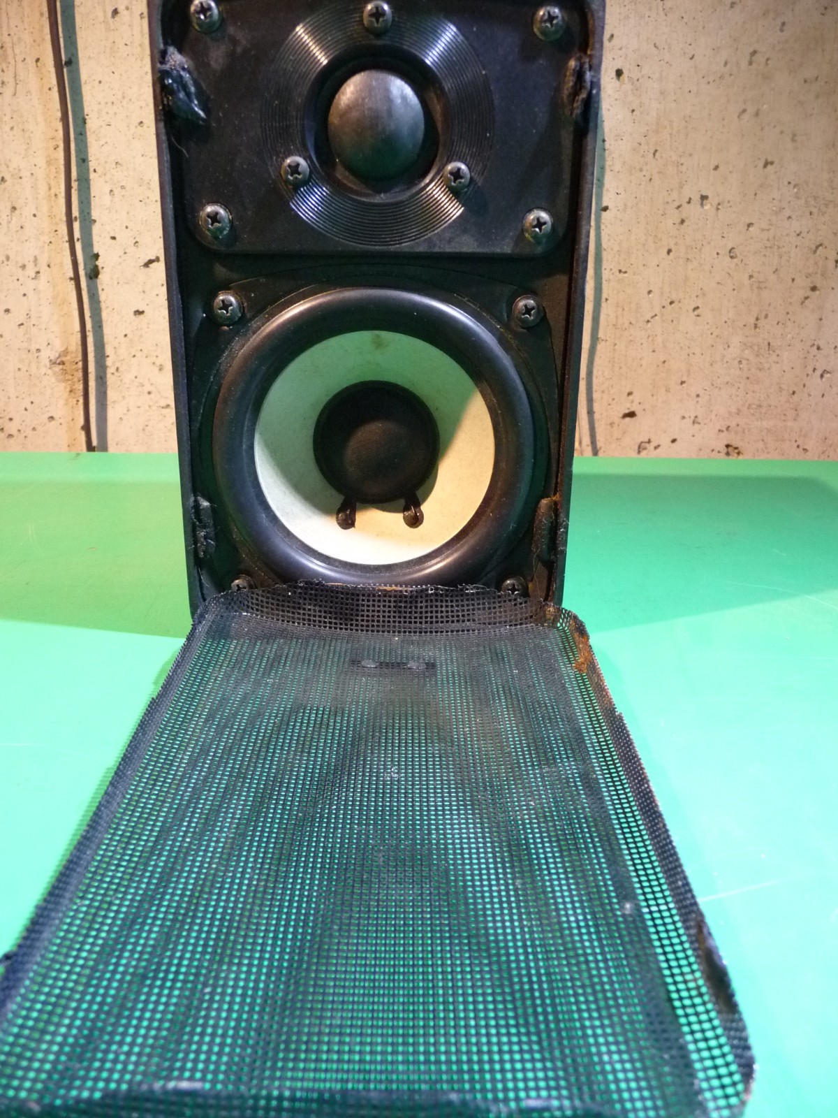 Radio Shack Optimus Pro 7AV Black Bookshelf Speaker 40-2066