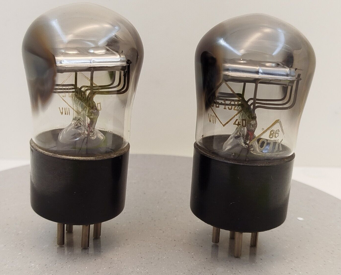 Triode UB-132 1 pcs. – tube for old radio – tube 1940 year – NOS – WW2