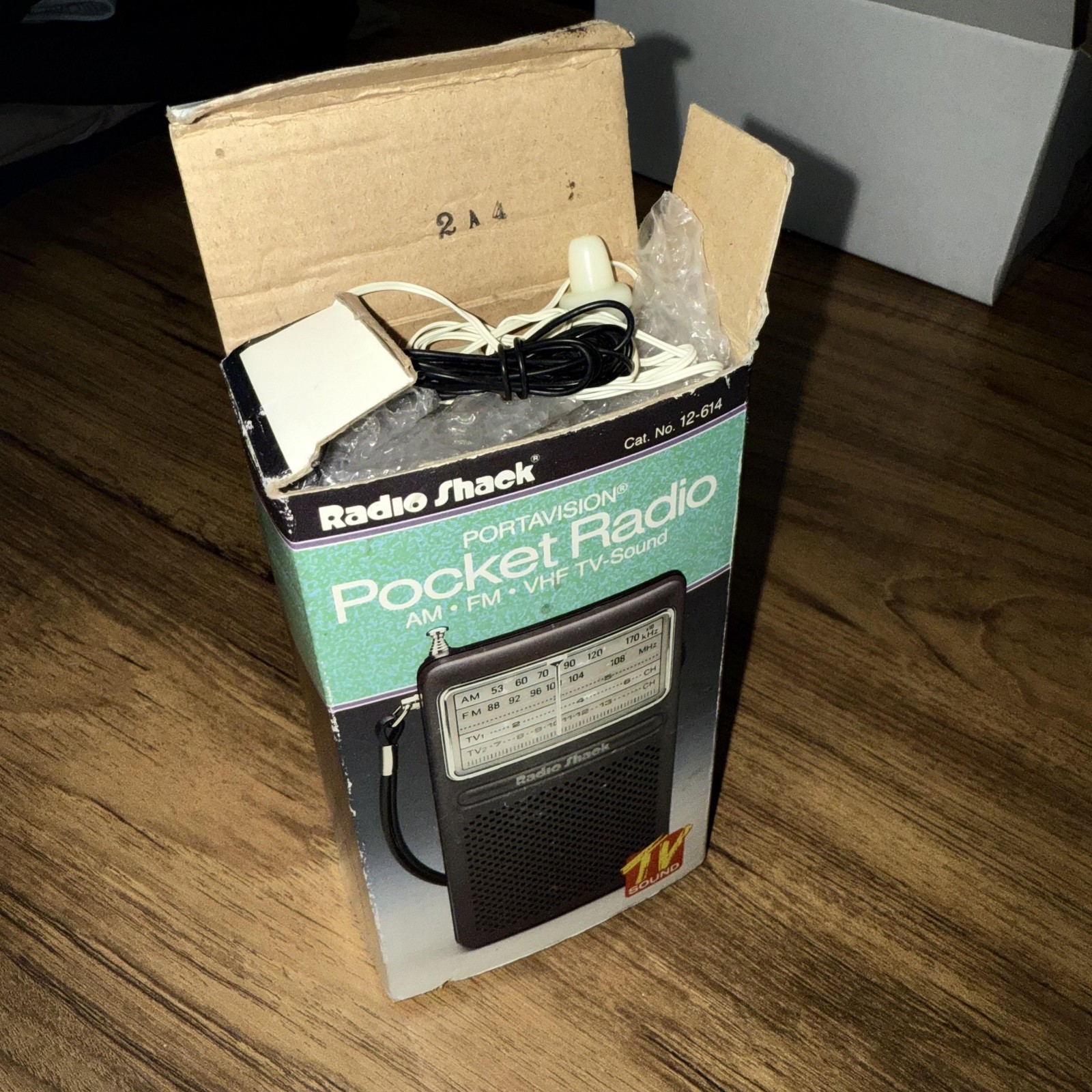 Vintage RadioShack Portavision Pocket Radio AM FM VHF TV Sound 12-614 -TESTED