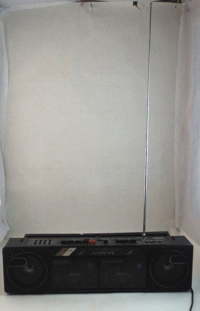 Old School Vintage Portable “Rhapsody” Song Maker AM-FM, Radio A/C or Battery
