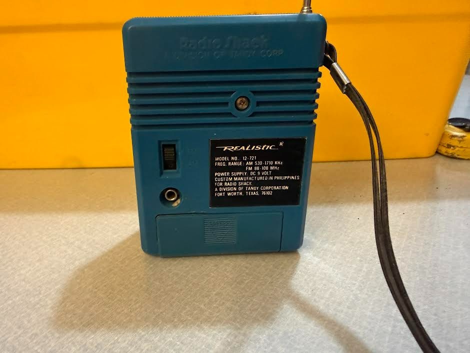 Vintage Realistic AM/FM Pocket Radio Model 12-721, Blue, Tested & Working