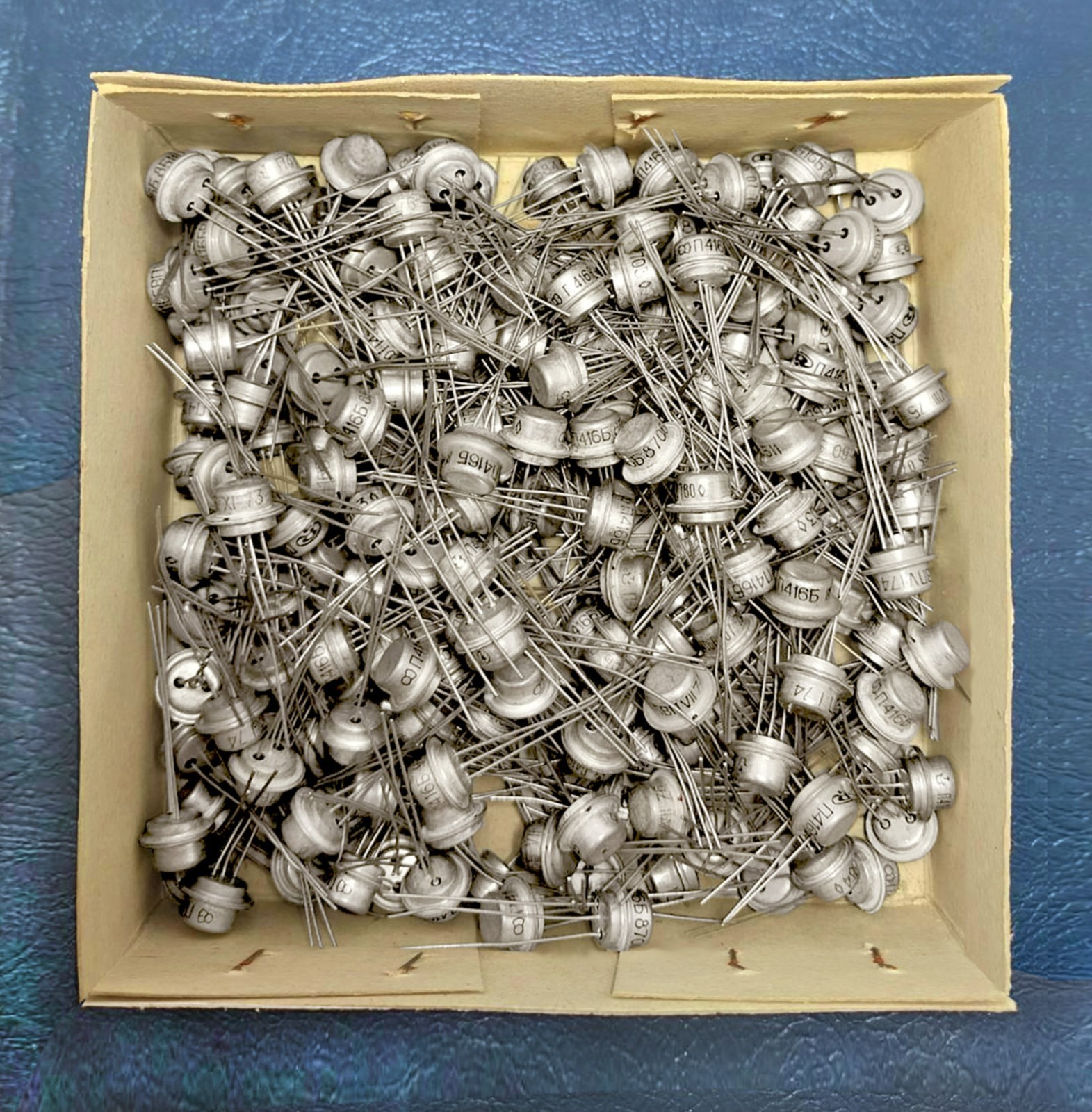 50pcs Germanium Transistors PNP P416B (2SA279 2N384) – Tone Bender Fuzz – USSR