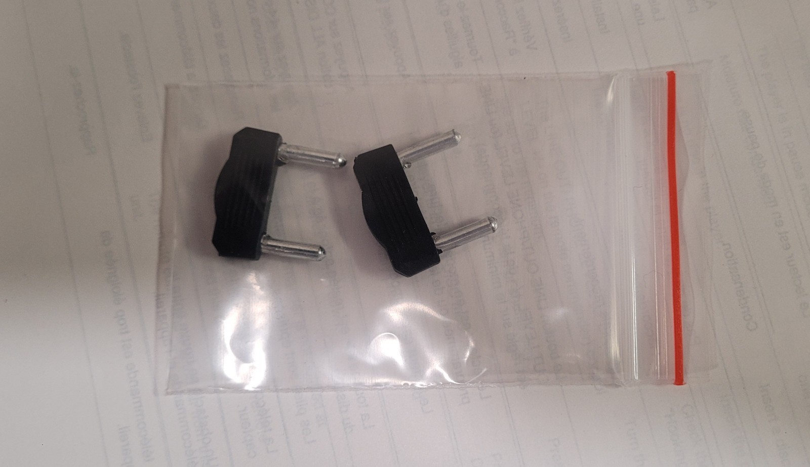 Preamp Jumpers (Pair-18mm) RCA Plugs ensure compatibility with vintage receivers