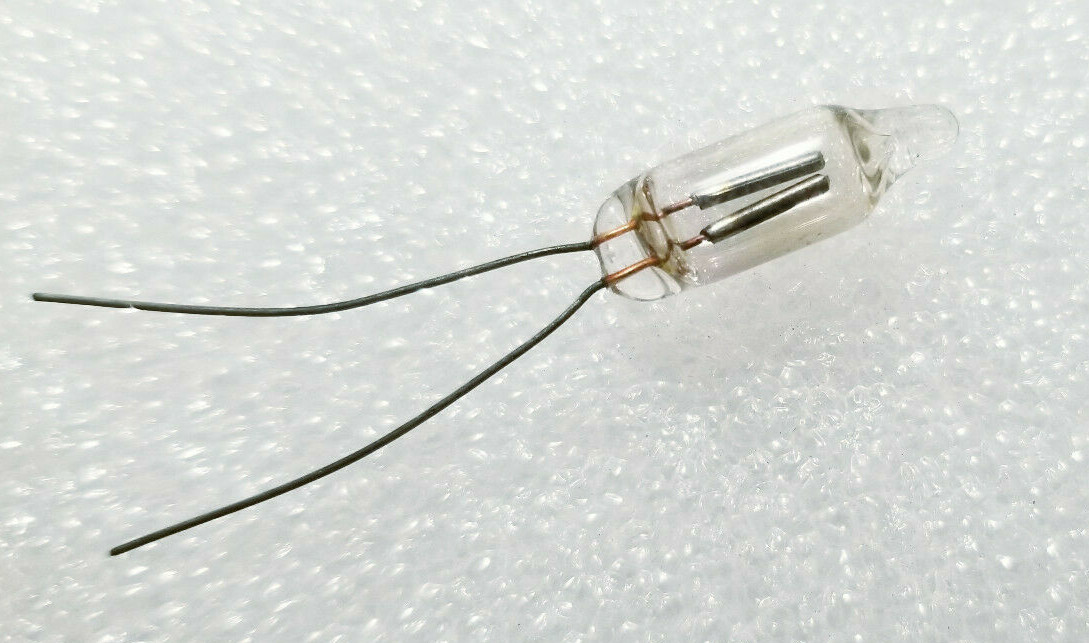 20 TINY NEON LAMPS (A1A?) SPECS UNKNOWN HOBBYISTS PROJECTS DIORAMAS