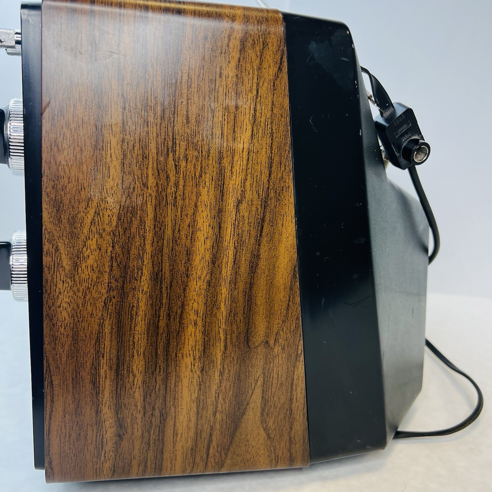 Vintage 1983 RCA 12″ Solid State B&W TV Retro Gaming Model AJR 120W Wood Grain