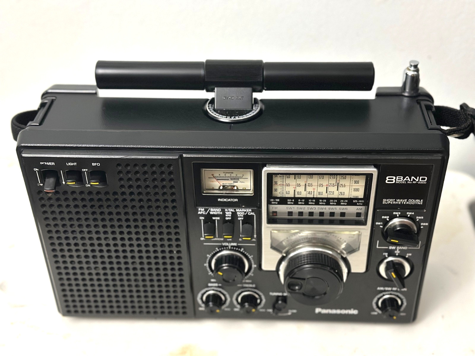 Panasonic 8BAND FM/AM/ SW1-6 Receiver, Model No RF-2200 , Tested/Works..