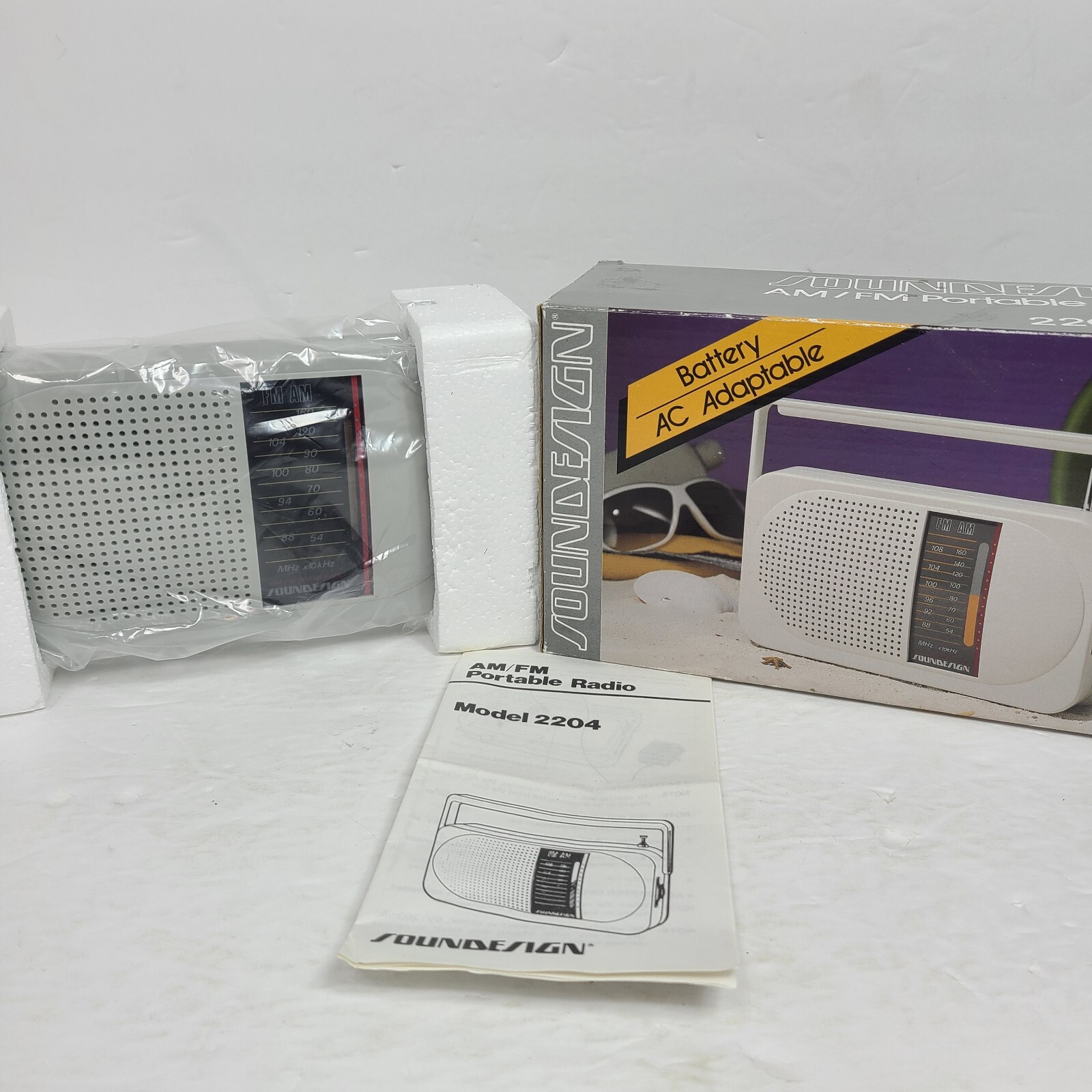 Soundesign AM/FM Portable Radio Model 2204 SGY Dual Power, Vintage~ NOS~ NIB~
