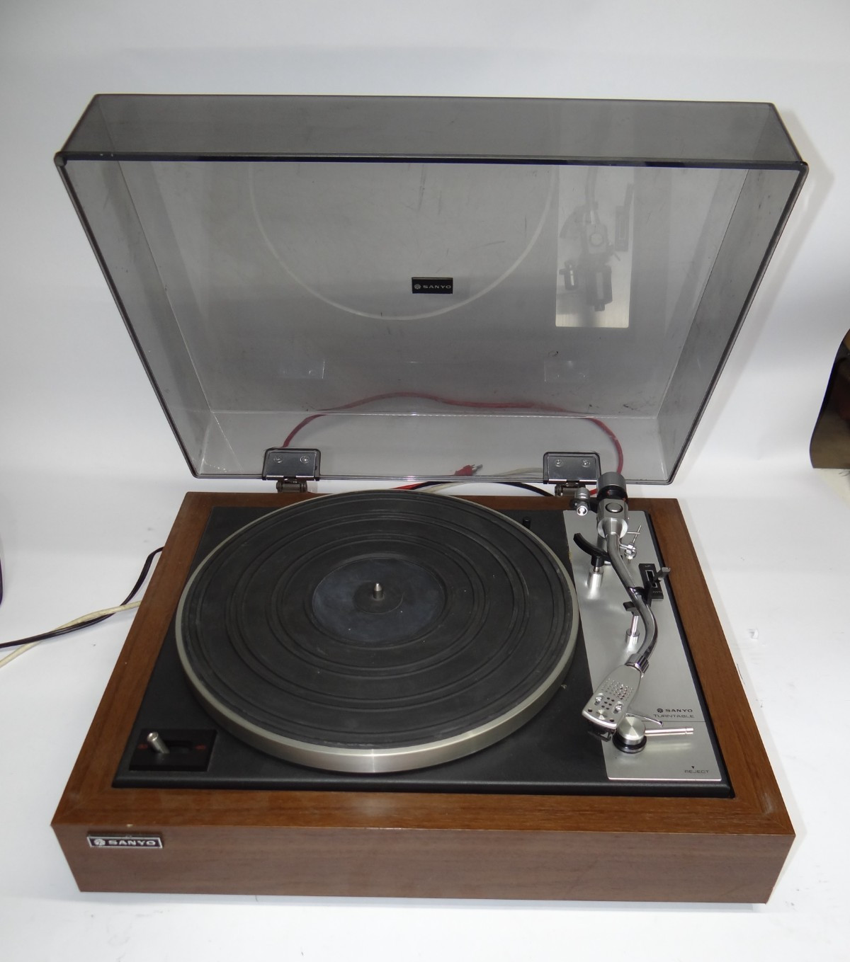 VINTAGE MADE IN JAPAN BELT DRIVE SANYO TURNTABLE TP 600SA With Wood Plinth