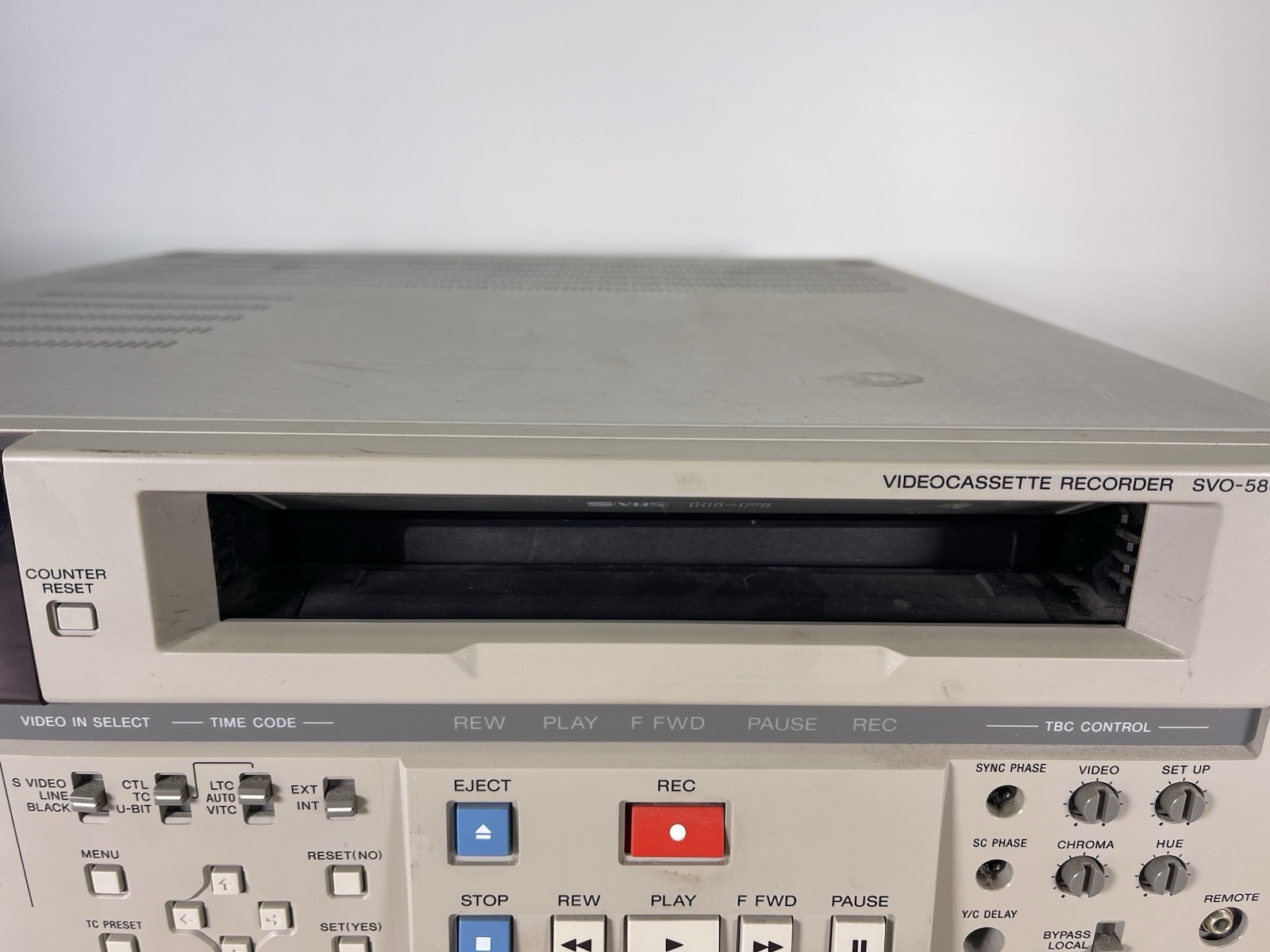 VINTAGE SONY SVO-5800 PROFESSIONAL VIDEO CASSETTE RECORDER – (FOR PARTS)