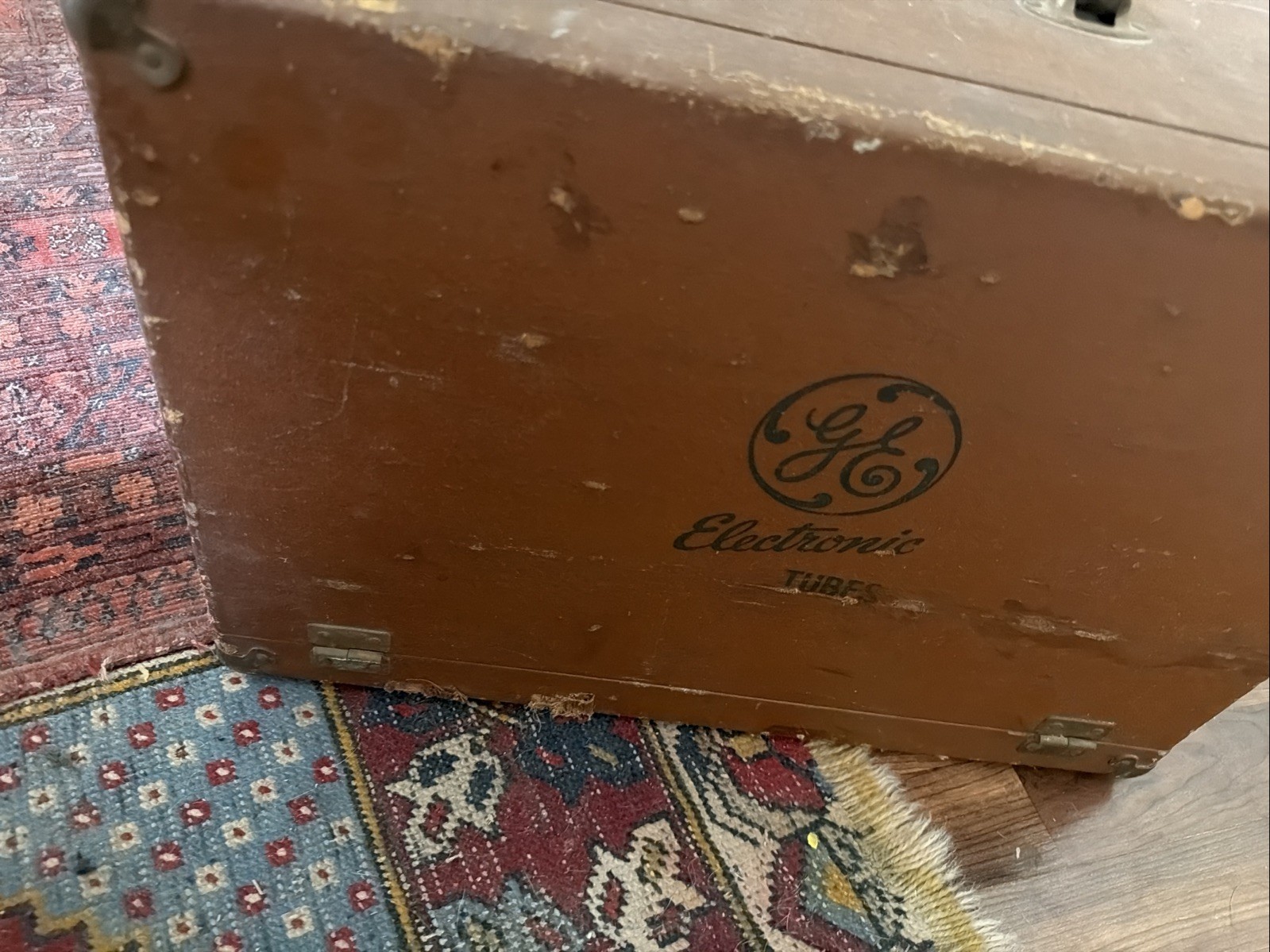 Rare 1966 RCA GE – Tube service man repair kit – lot 100s Of Tubes W/ Guide List