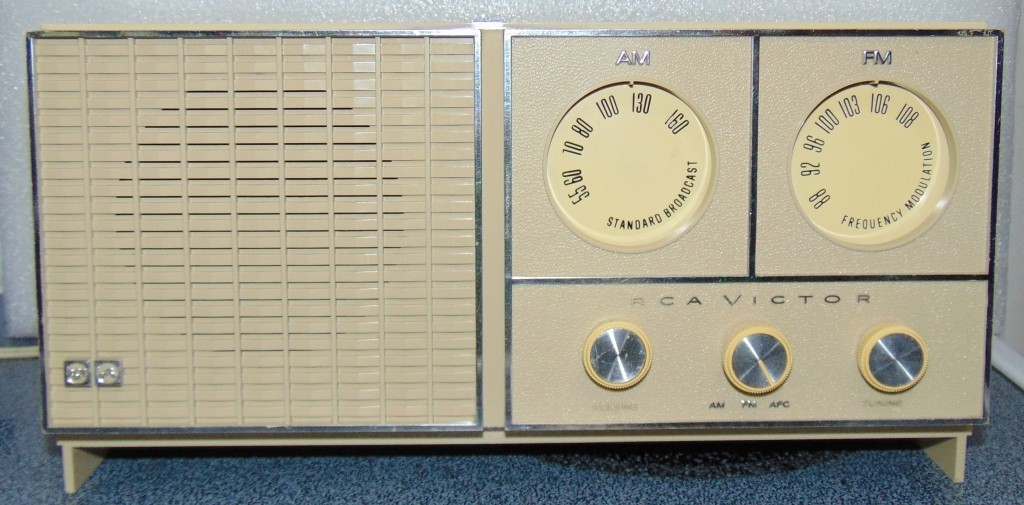 NICE Vintage RCA RHC17J AM/FM Radio – Working Good