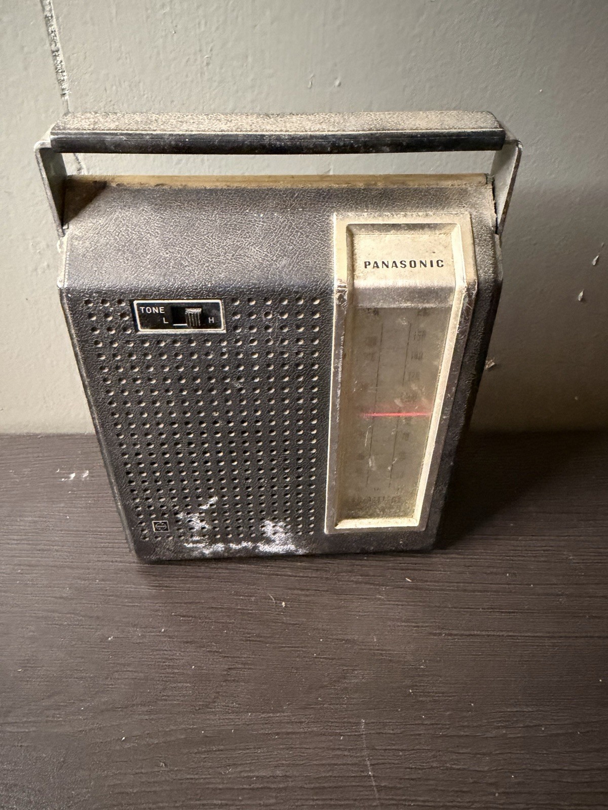 PANASONIC RF-689 FM / AM / RADIO WITH TELESCOPING ANTENNA