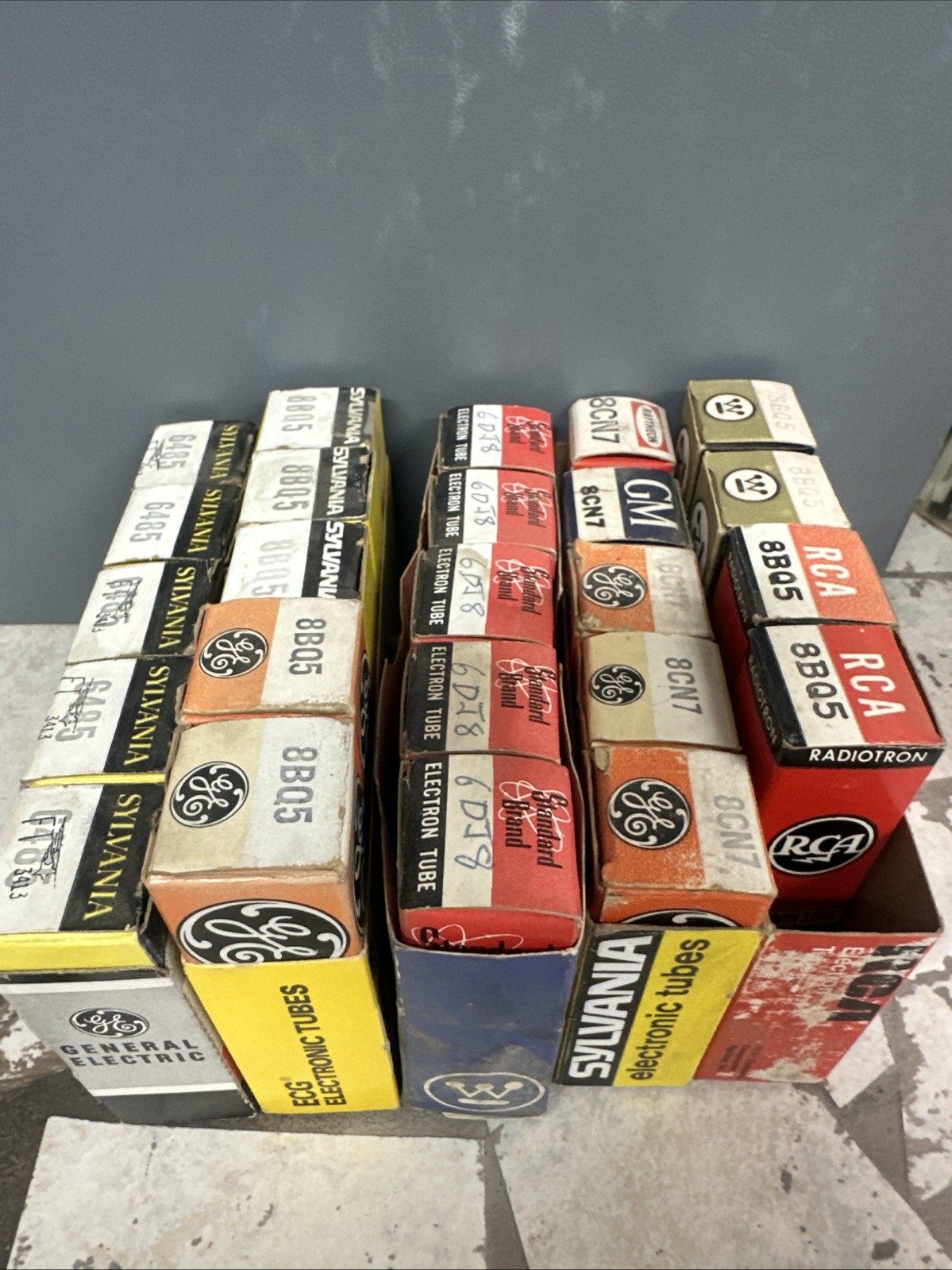 Vintage Audio Vacuum Tubes Lot 24 Pcs 6DJ8 ECC88 8BQ5 EL84 8CN7 RCA GE Sylvania