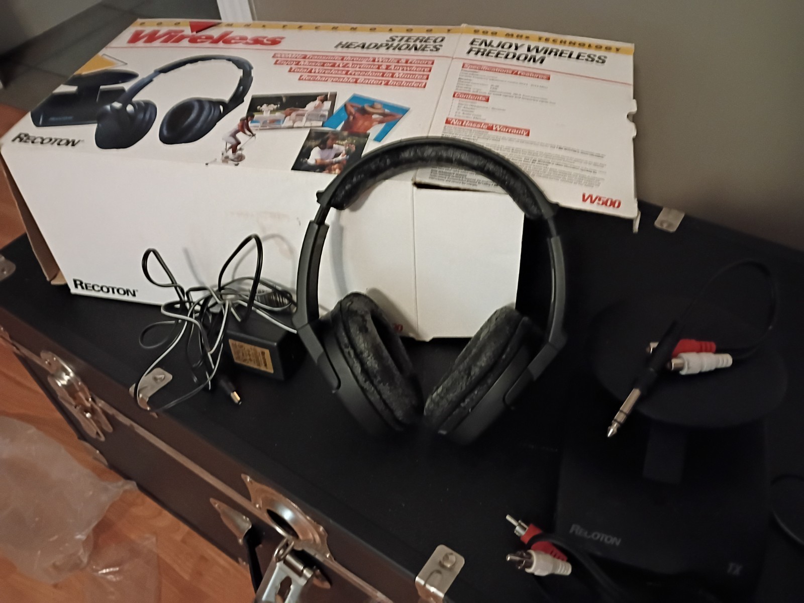 Vintage 90s Recoton W500 Wireless Stereo Headphones W/ Charging Base & Box VTG