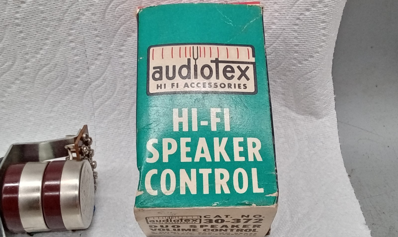 Audiotex 30-372 / DUO SPEAKER VOLUME CONTROL 8 OHM “”L”” PAD STEREO