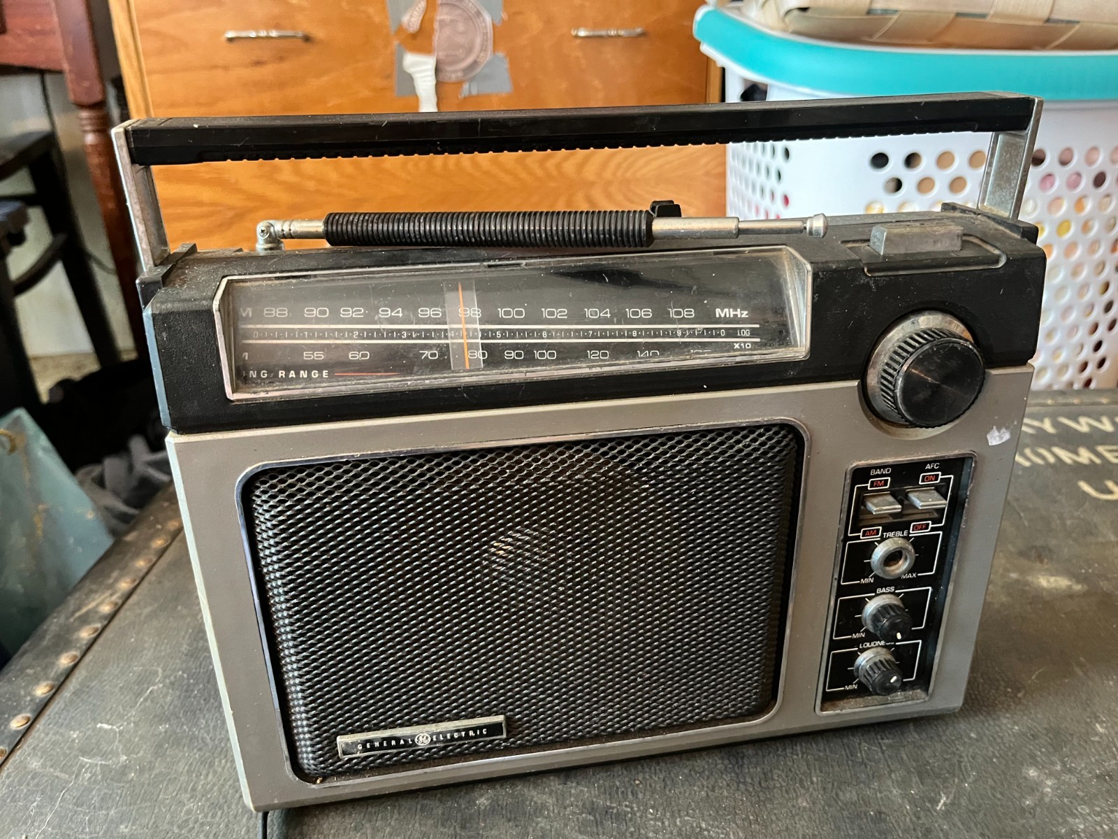 Vintage GE General Electric 7-2880B AM/FM Portable Radio Tested Working