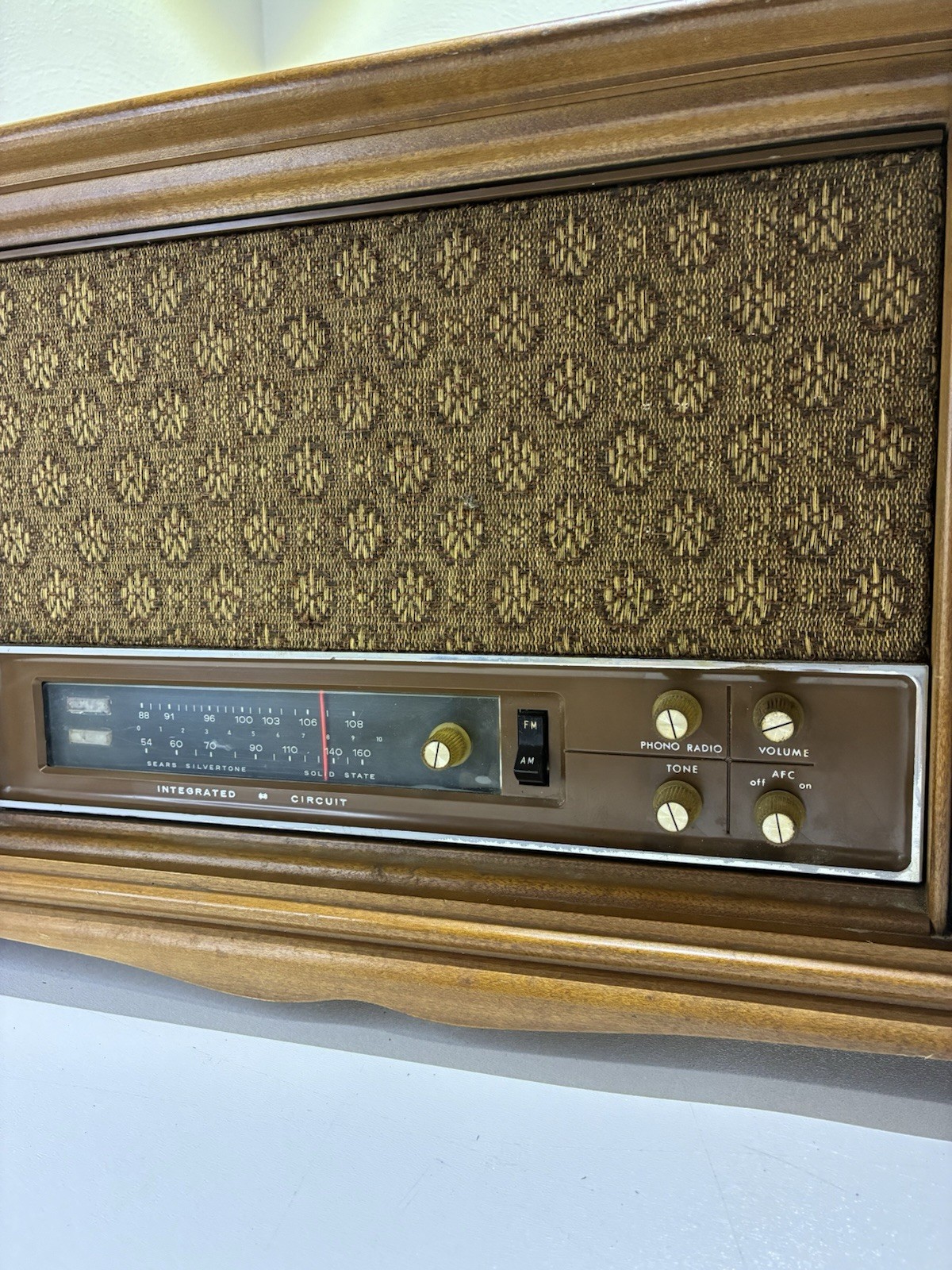 Vintage 1970s SEARS Silvertone AM/FM Table Radio Wood Cabinet NICE CLEAN READ