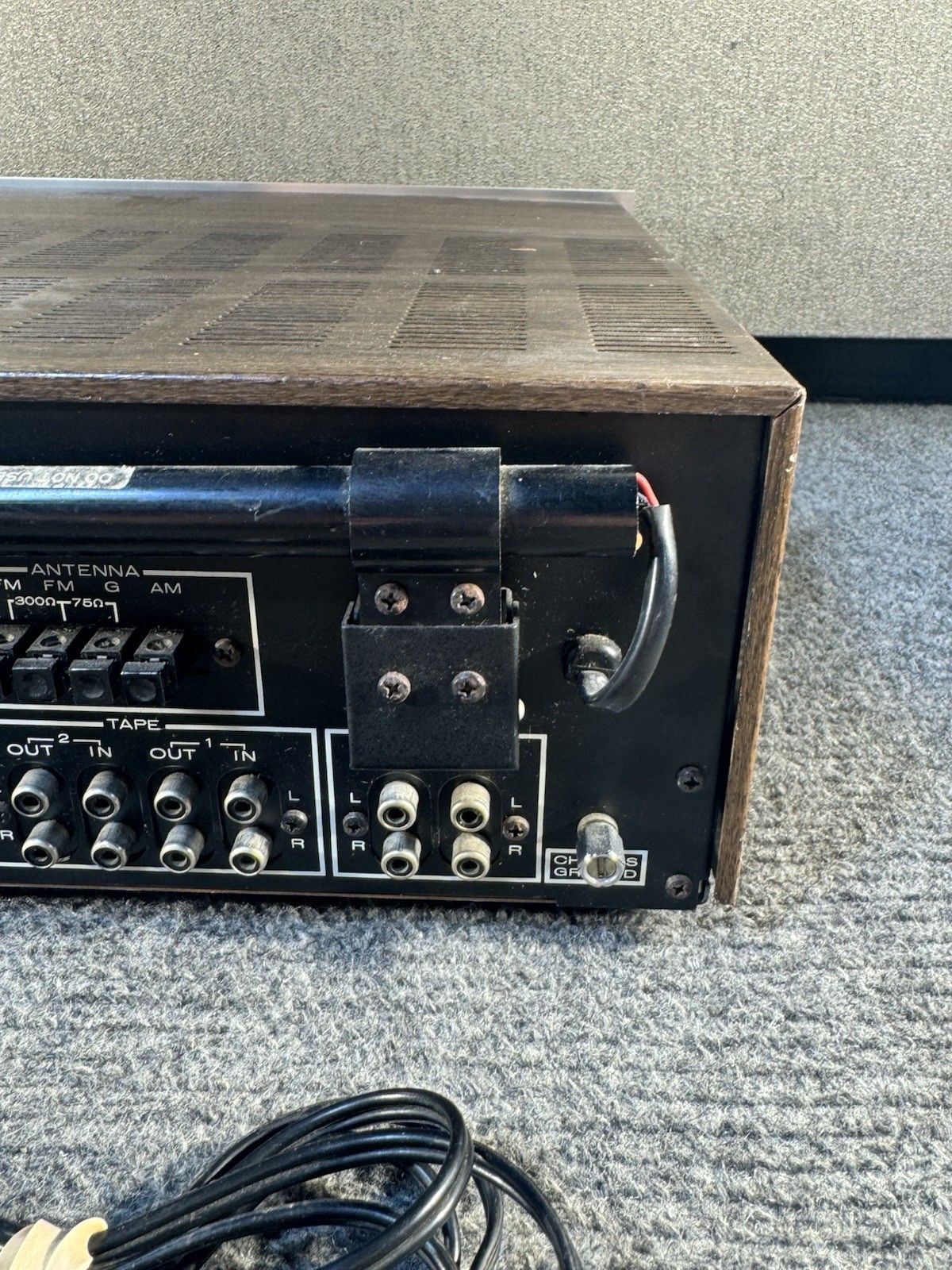 Vintage Marantz Model 2220B AM/FM Stereo Receiver — Tested & Working