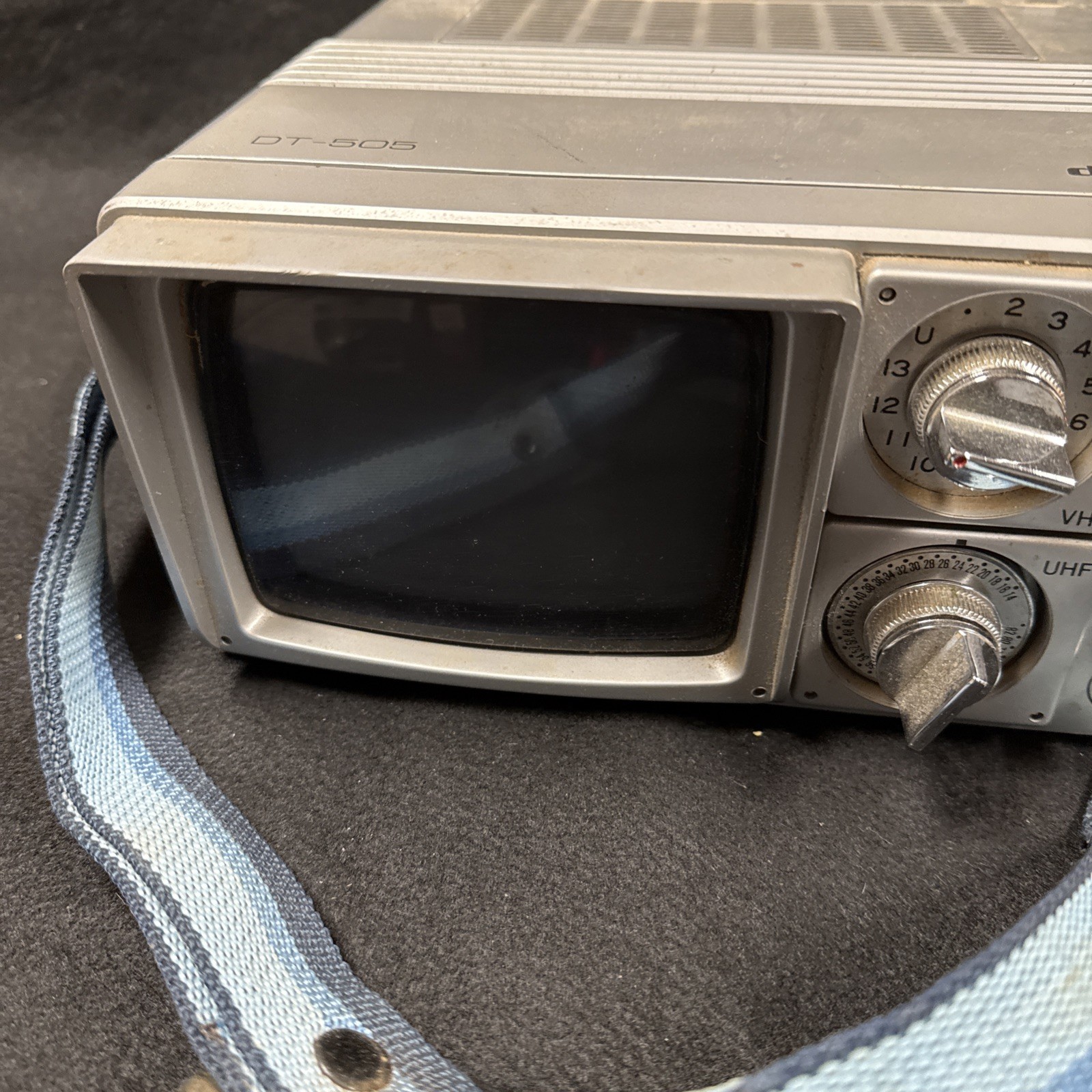 Daytron DT-505 Vintage Portable TV VHF UHF Rare PARTS. No Power Cable
