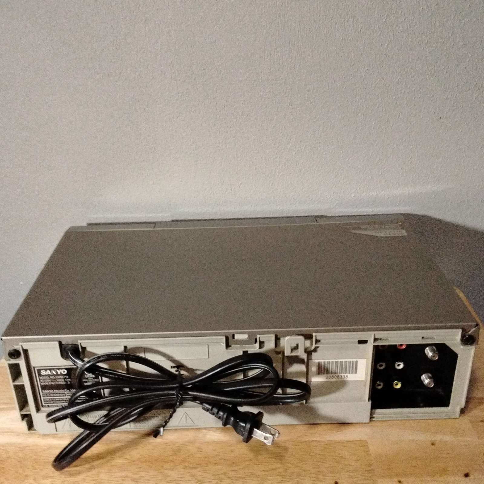 SANYO VWM-710 Hi-Fi VCR VHS Video Cassette Recorder 4-Head VCR