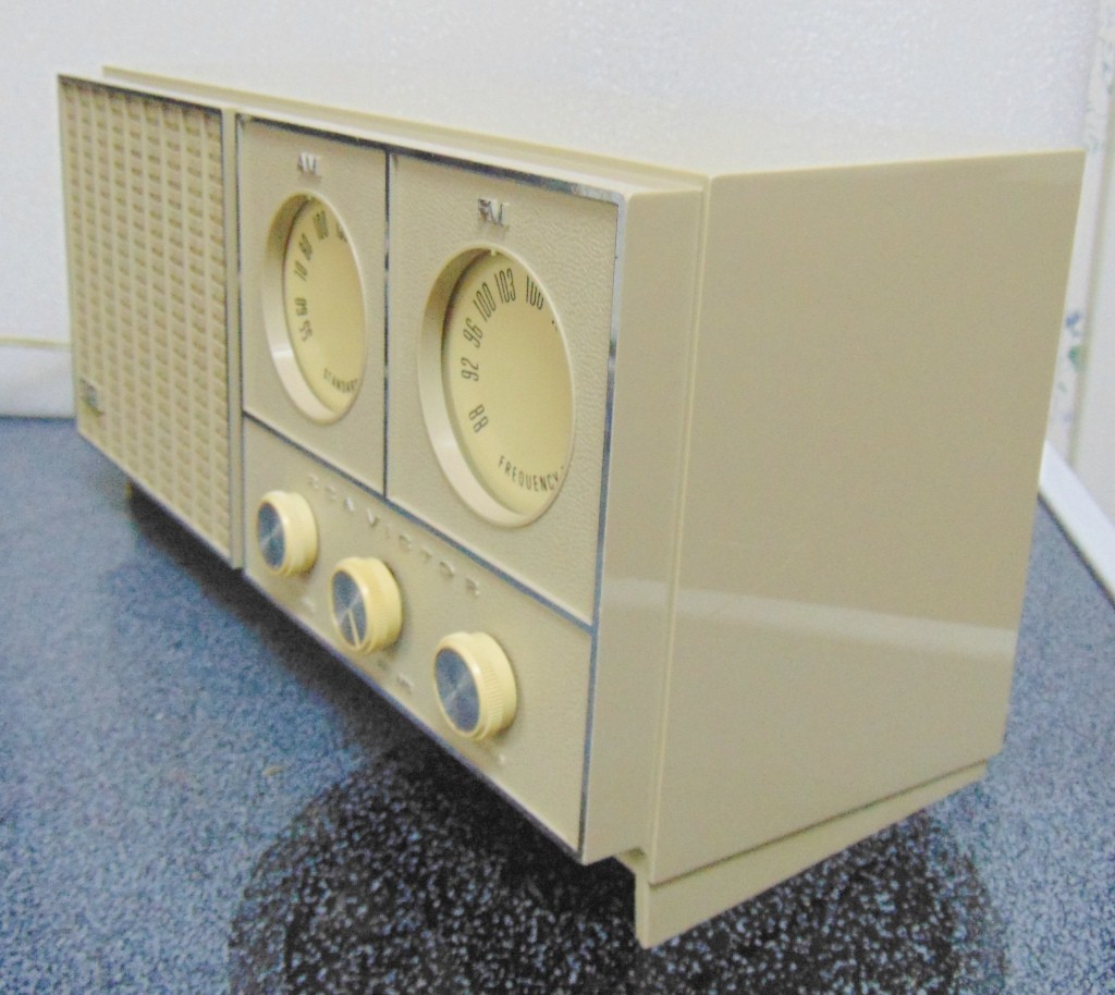NICE Vintage RCA RHC17J AM/FM Radio – Working Good