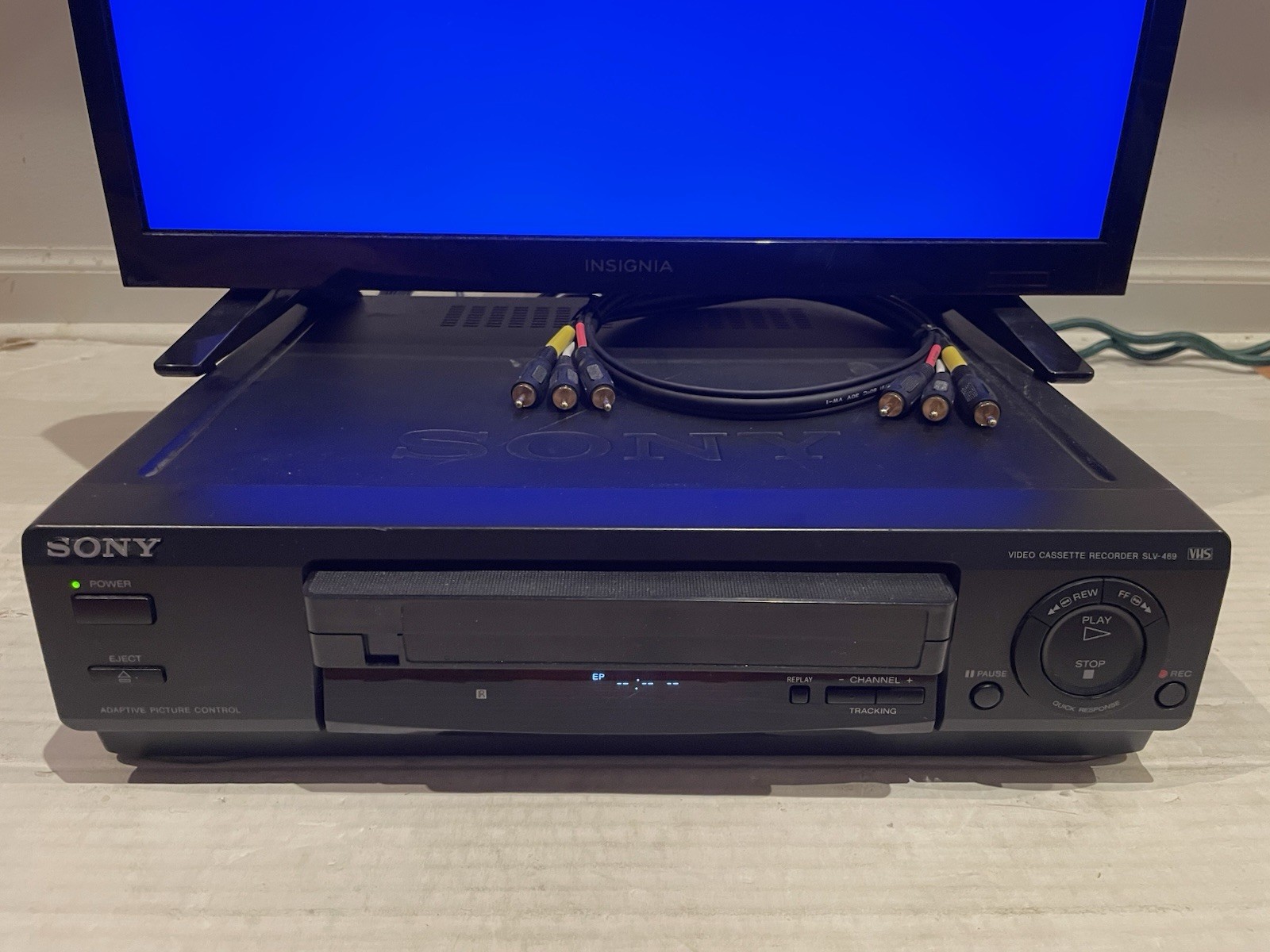 Sony SLV-469 VHS Player Recorder 4 Head Stereo VCR & Cable Tested Working *READ*