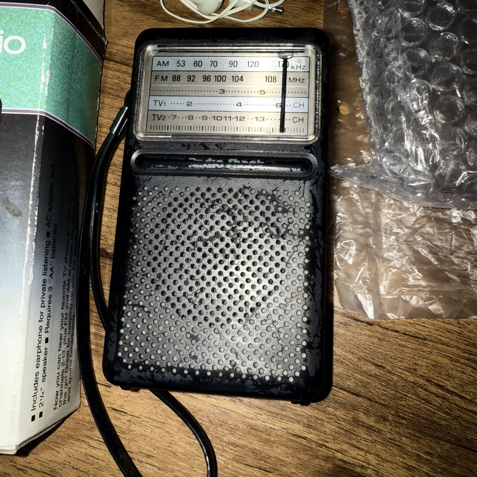 Vintage RadioShack Portavision Pocket Radio AM FM VHF TV Sound 12-614 -TESTED