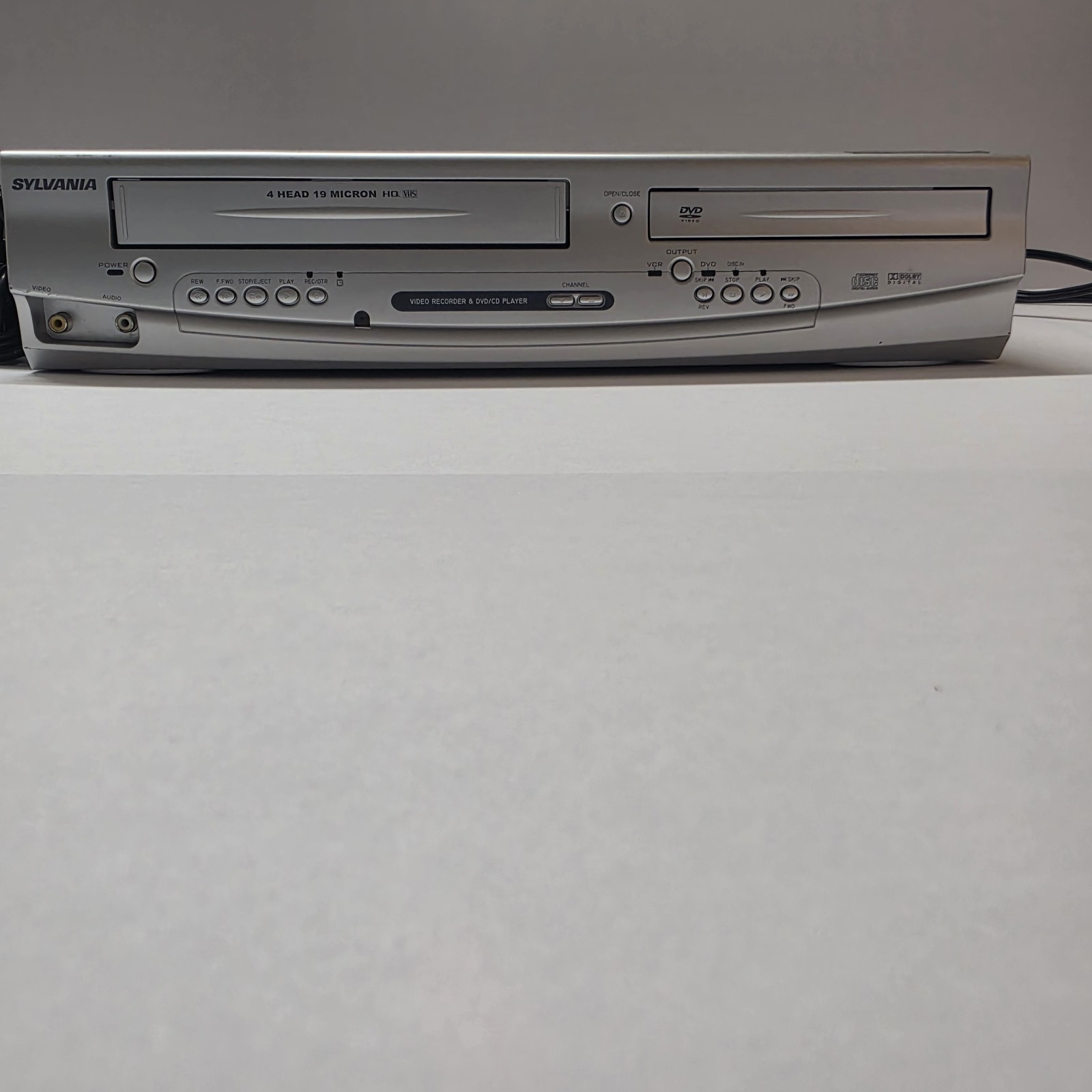 Sylvania SRDD495 DVD VCR Combo Player VHS Recorder w/AV Cables No Remote -TESTED