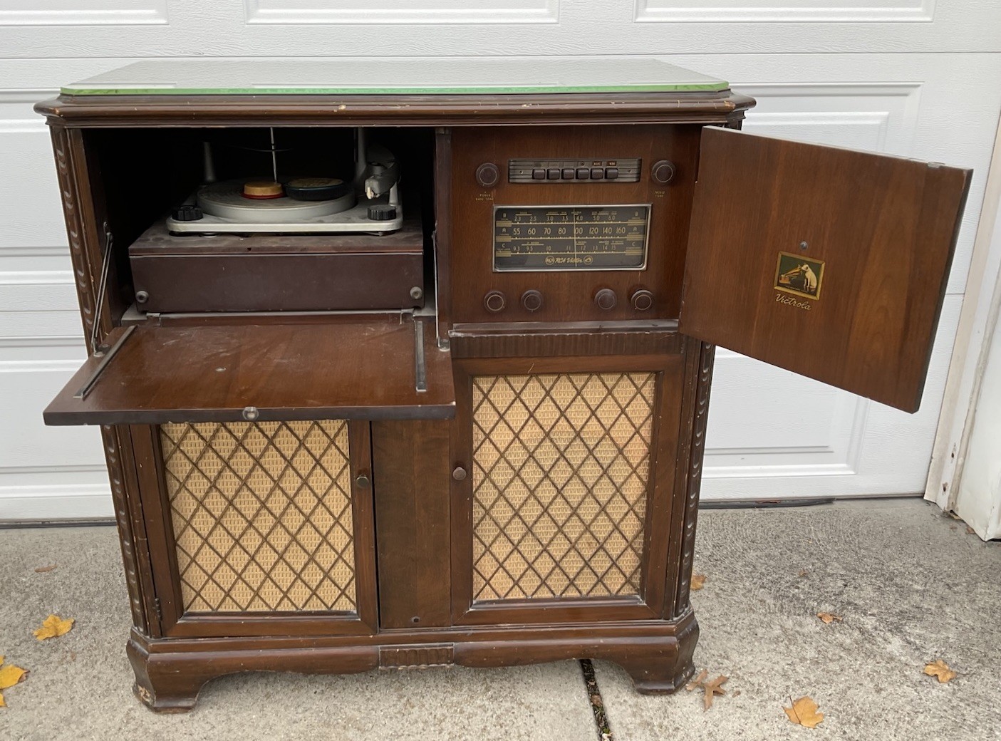 Vintage 1950’s RCA Victor Stereo Console Radio/Turntable 36X35X18