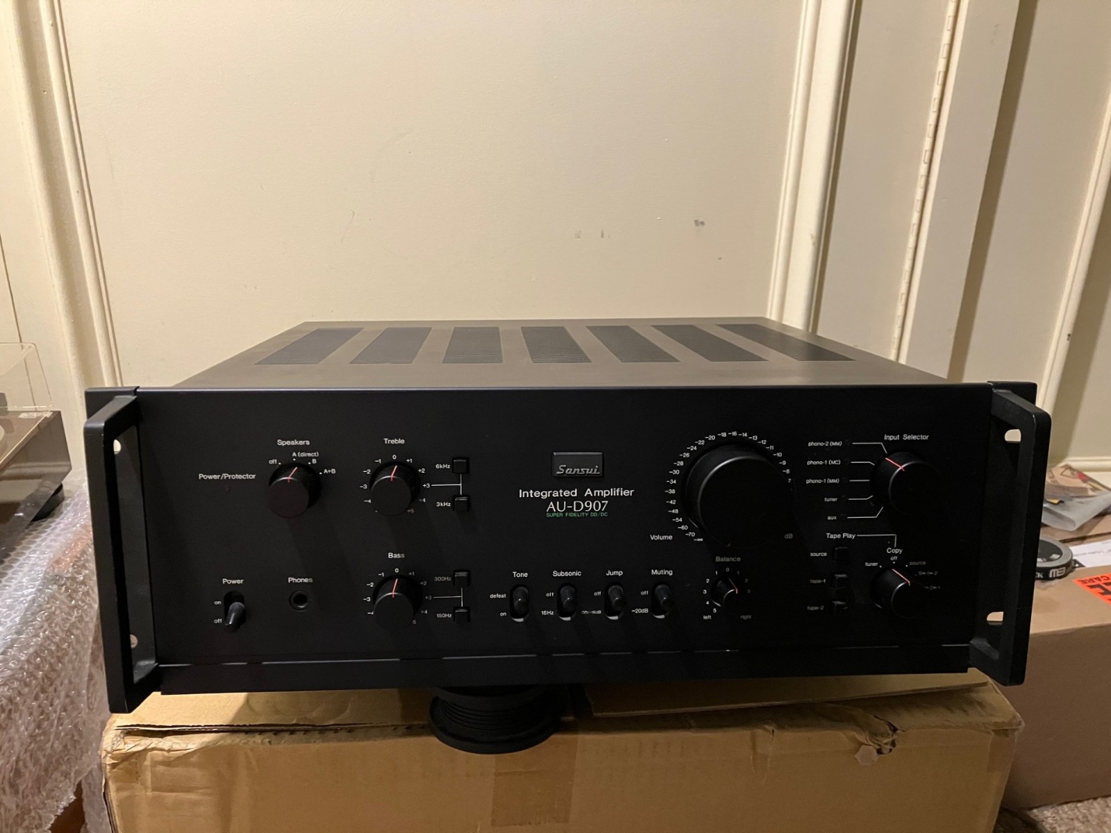 Sansui AU D907 top model amplifier in excellent condition