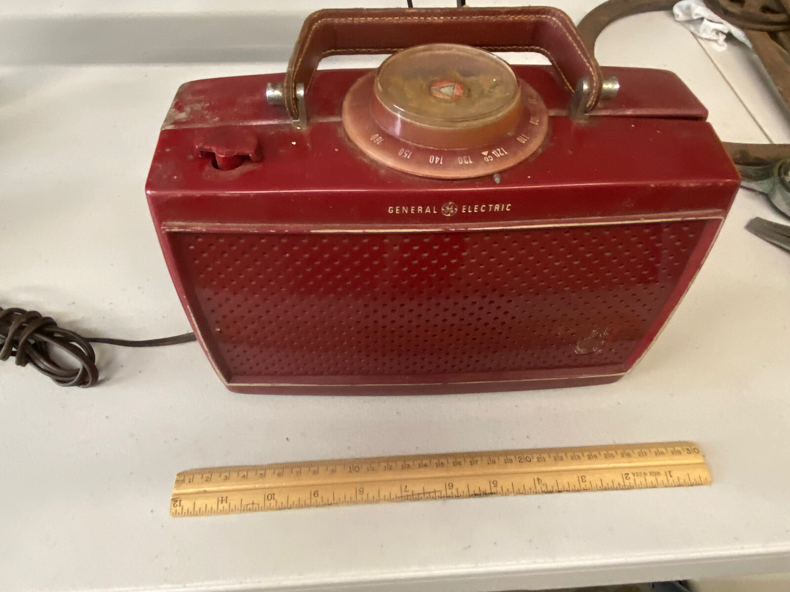 VINTAGE RED GE General Electric RADIO – SOLD AS IS – AGE UNKNOWN