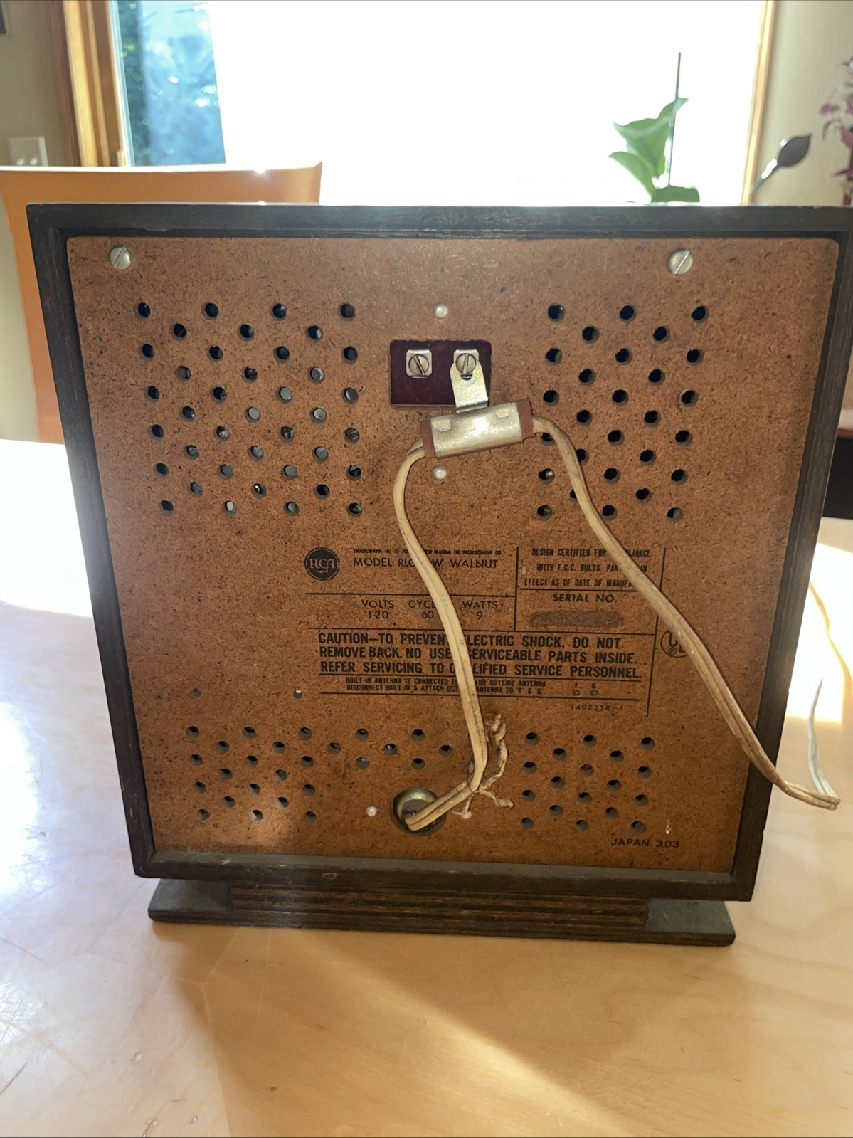 Vintage RCA RLC40W Walnut Solid State AM/FM Radio Tone Control / works great