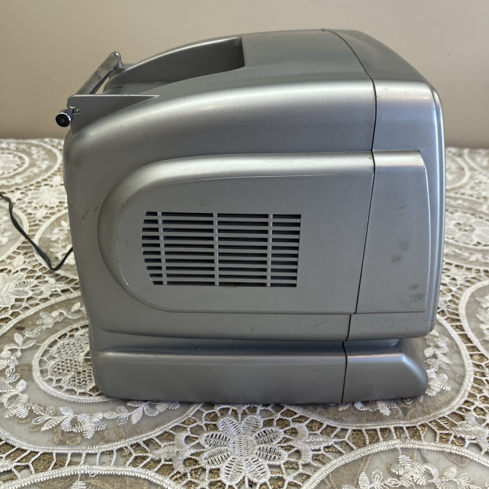 Coby CX-TV1 5″ Black & White TV with AM/FM Radio Portable Tested Good Working