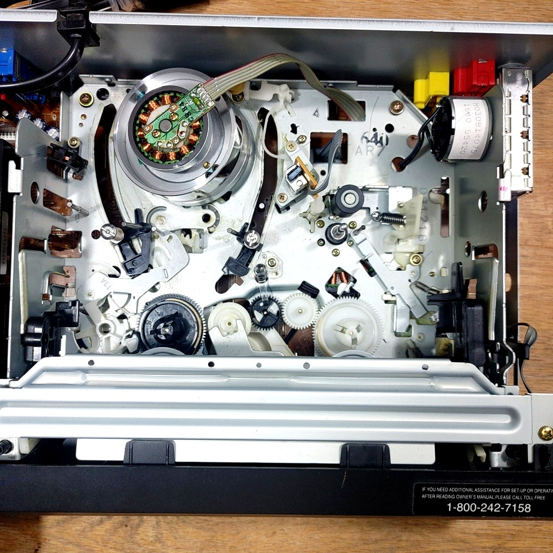 Symphonic WF803 DVD VCR Combo Player – Working