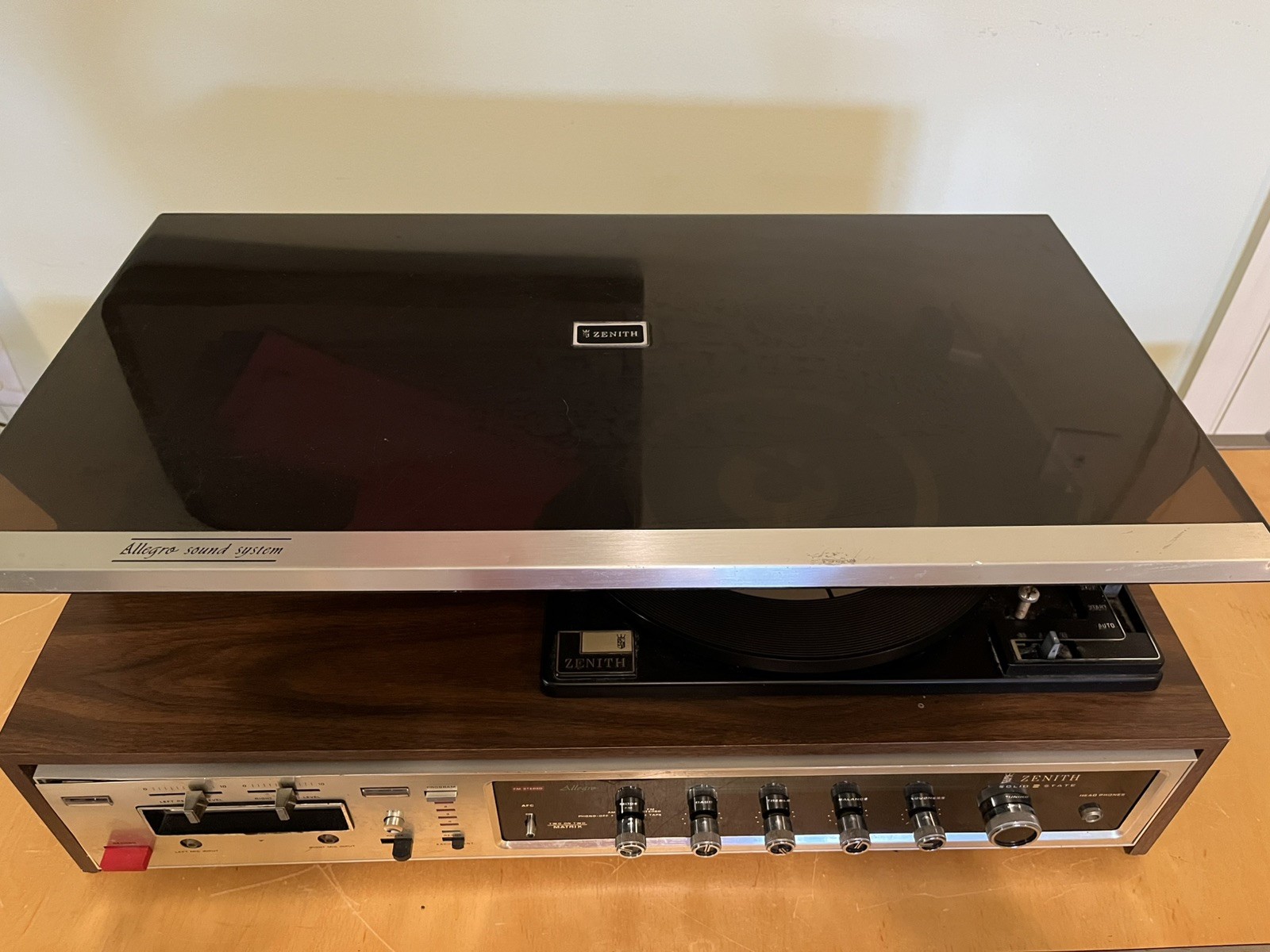 Vintage Zenith Allegro Series I Model GR587W Stereo Turntable