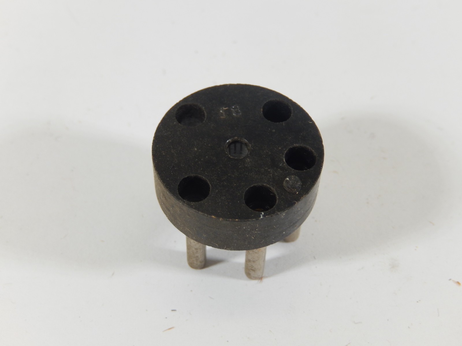 VINTAGE NOS UNBRANDED 4 PIN SPEAKER PLUG
