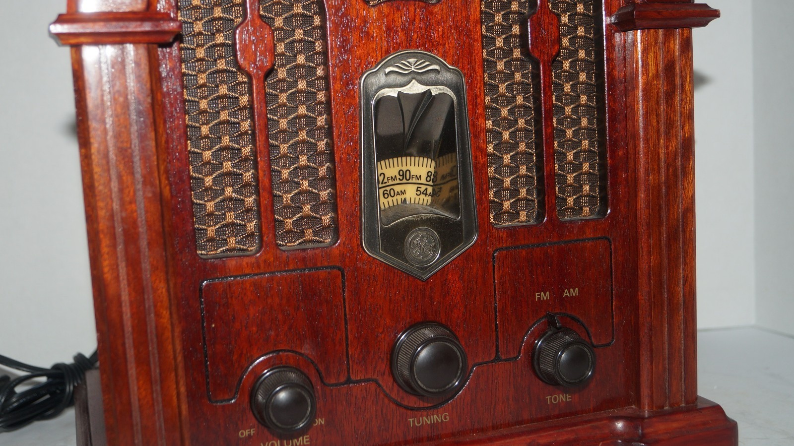 Vintage GE General Electric AM FM Wood Table Radio Model No. 7-4100JA -VERY NICE