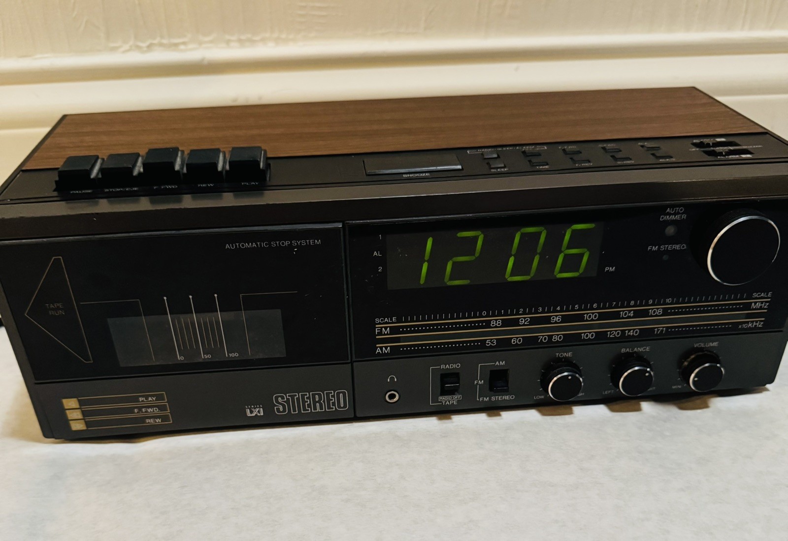 Vintage SEARS LXI SERIES, STEREO CASSETTE, AM/FM Clock Radio Model 667 24288 290