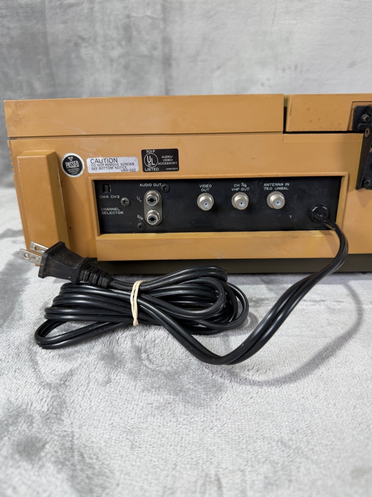 Pioneer Laser Disc Ld660 Player W/Discs Player Is Functional ~ Power Tested ONLY